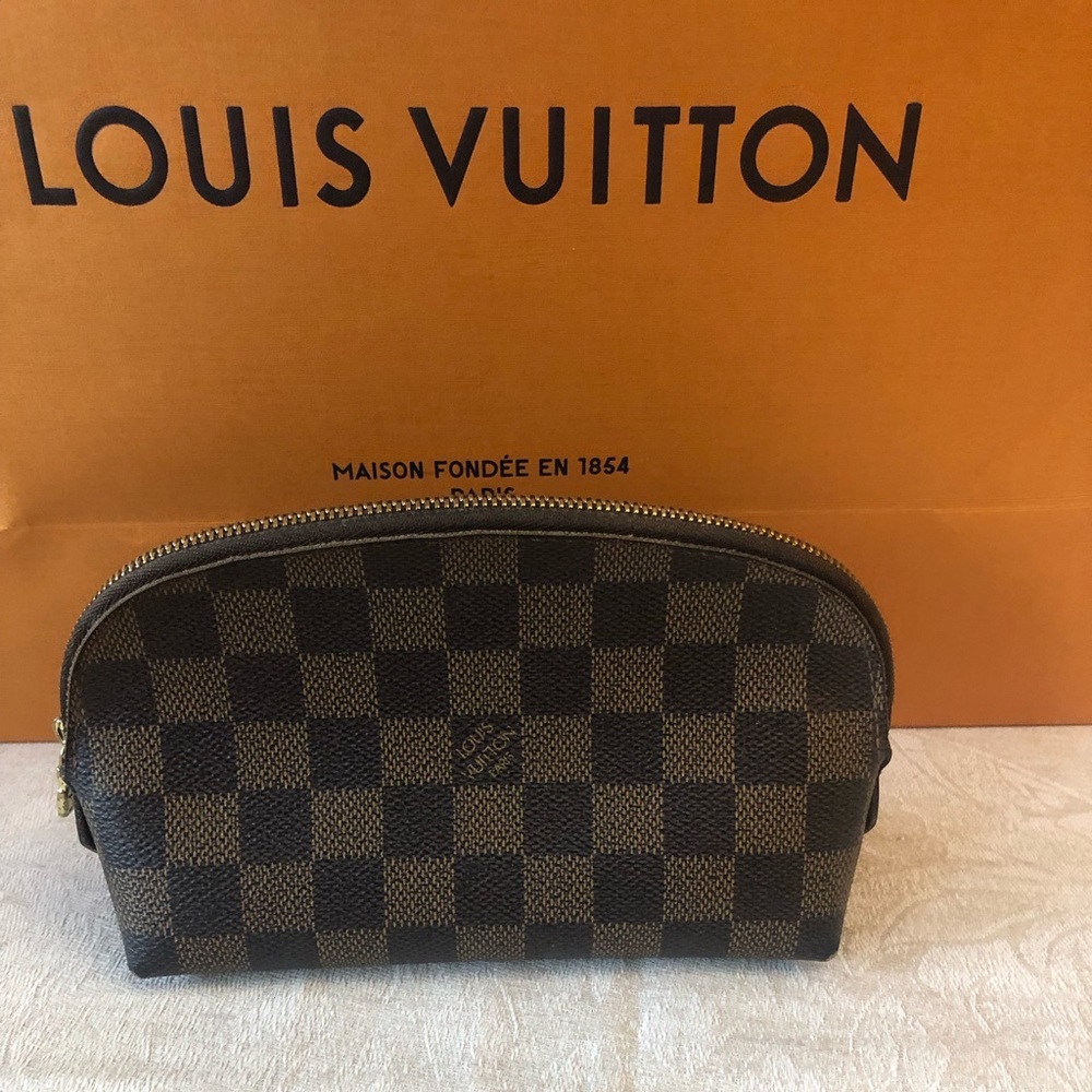 Louis Vuitton Cosmetic Case - Picture 1 of 4